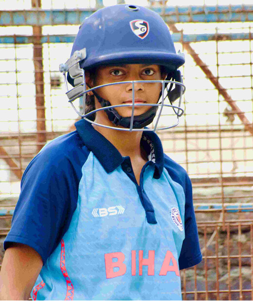 नन्ही कप्तान का बड़ा कमाल : अक्षरा के बल्ले से फिर बरसे रन, बनीं मैच की हीरो